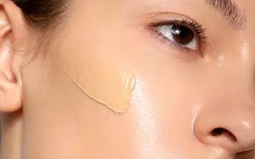 چه نوع ضد آفتابی استفاده کنیم؟ رنگی یا بی رنگ؟

