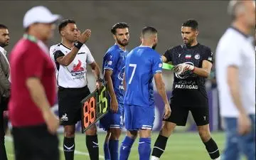 اقدام زیبا کاپیتان حسینی؛ بازوبند به محمدی رسید