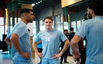 تعویق در رونمایی از دنیس اکرت در تیم ملی