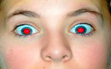 حقایقی درباره قرمزی چشم در عکس‌ها