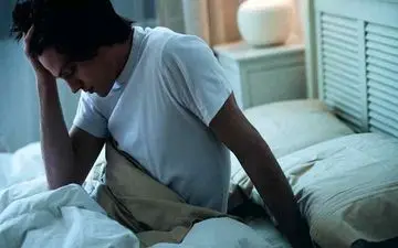  هنگام خواب عرق می‌کنید؟ بیماری وحشتناک در کمین شماست!