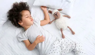 بهترین سن برای جدا خوابیدن کودک/ عواقب خوابیدن کودک کنار والدین را جدی بگیرید