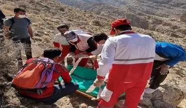 نجات معجزه‌آسای فرد سقوط‌کرده از صخره‌های صعب‌العبور ایجرود