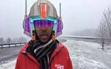 سوتی جالب خبرنگار حین گزارش زنده! 