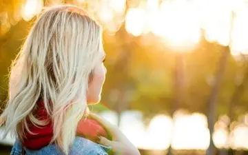 مواجهه بیش از حد با نور خورشید چه عوارضی دارد؟