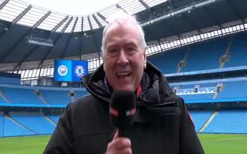 گزارشگر مطرح فوتبال مورد ضرب و شتم “تماشاگران” قرار گرفت