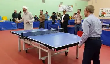 فیلم/ راکت به دست شدن امام جمعه آبادان و رییس فدراسیون تنیس روی میز 