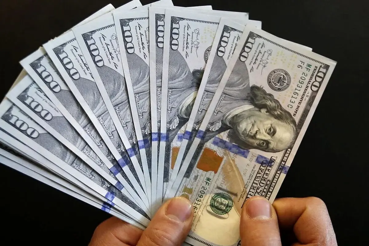   سقوط قیمت دلار و طلا با سیگنال سیاسی/ سایه احتیاط و تردید بر بازار ارز 
