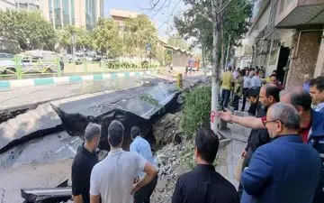 تصاویری از فرونشست سنگین زمین در خیابان ولیعصر میدان ونک تهران!