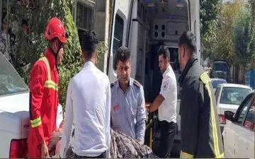 سقوط خانم ۴۵ از طبقه دوم ساختمان در محله نقلیه کرمانشاه 
