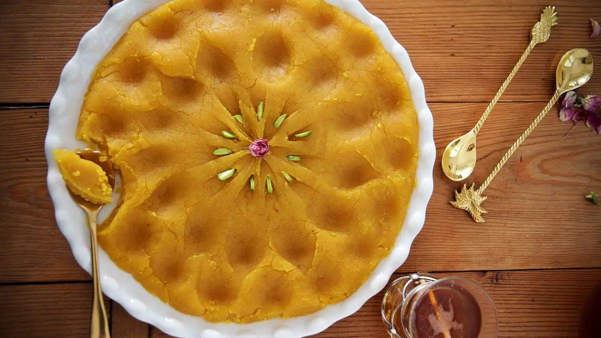 طرز تهیه حلوای شیره خرما (حلوای شیرگی)؛ دستور پخت خوشمزه و سنتی