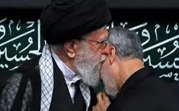 بوسه‌ رهبر انقلاب بر سر حاج قاسم سلیمانی