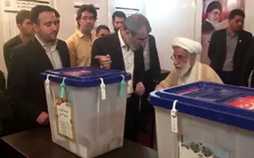 حضور آیت الله جنتی در پای صندوق رای + فیلم