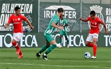 نیمکت نشینی محبی در جریان توقف سانتا کلارا