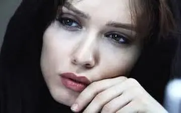 عکس|بانوی هنرپیشه را با پوشش زیبای محلی ببینید