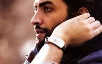 بنیامین بهادری بر سرمزار بانوی مرحومش