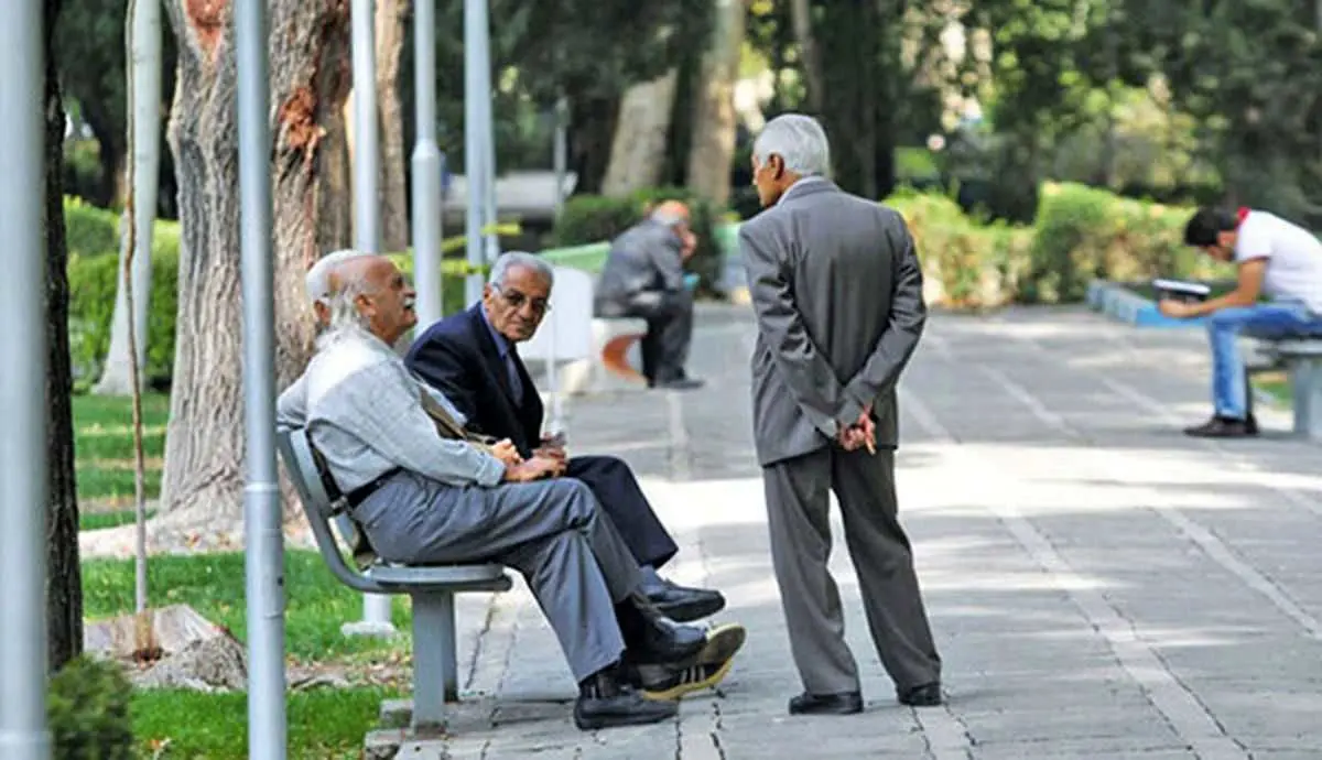 خبر نگران‌کننده برای بازنشستگان: 400 دارو از لیست بیمه‌ی آن‌ها حذف شد