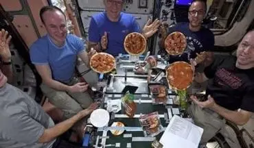 اولین پیتزا پارتی در فضا برگزار شد + عکس