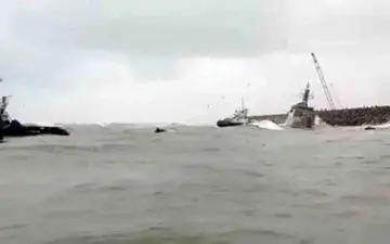 فوری / برخورد ناوشکن جنگی ایران با موج شکن بندر انزلی +  عکس