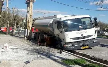 شهر بدره در آستانه انفجار مهیب/ نشت بنزین از تانکر حامل سوخت تردد خودروها را مختل کرد 