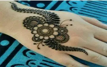 حنا همیشه ته مایه ای از رنگ قرمز دارد! این را فراموش نکنید!