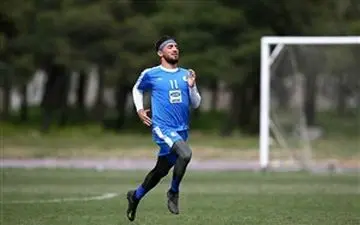 سر و کله بازیکن جنجالی در جمع استقلالی ها پیدا شد!