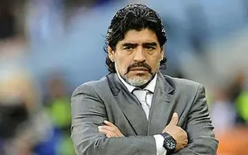 آزار و اذیت دختر جوان توسط مربی فوتبال معروف!