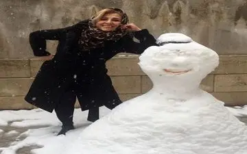 ژست جالب مرجانه گلچین با آدم برفی