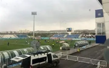 حاشیه دیدار گسترش- استقلال؛شعار علیه تراکتور در دیدار استقلال