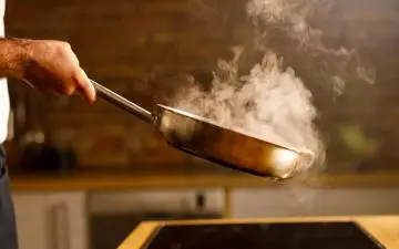 دود ناشی از تفت‌دادن غذا، قاتل خاموش زنان آسیایی!