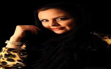 پوشش متفاوت نیلوفر امینی فر؛ مجری، نویسنده و گوینده زن ایرانی