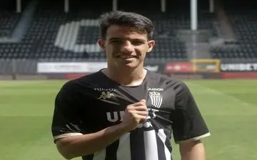 مجوز بازی حسین‌زاده برای شارلوا صادر شد