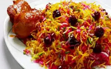 دستور پخت  آلبالو پلو با مرغ و خلال پسته و بادام | بی نظیره!