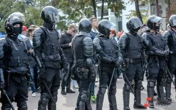 مظلوم نمایی پلیس فرانسه مقابل معترضان جلیقه زرد +فیلم 