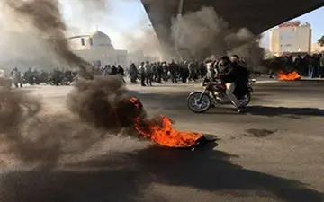 تازه‌ترین فیلم‌ها از خسارت‌های اغتشاشات اخیر/ ماجرای خالی کردن بار در اتوبان امام علی(ع) تهران به روایت راننده کامیون 