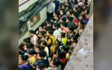 شلوغ‌تر و بی‌نظم‌تر از مترو تهران!