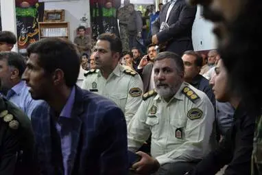 دیدار نماینده ولی‌فقیه و امام جمعه کرمانشا با مردم شاطرآباد در مسجد انصار‌الحسین به روایت تصویر
