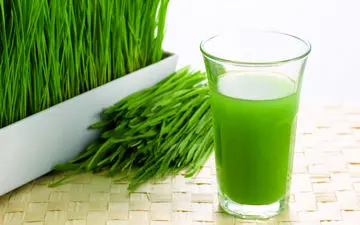 17 خاصیت شگفت انگیز آب سبزه گندم