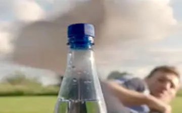 چالش بازکردن در بطری با پا توسط جیسون استاتهام، کانر مک‌گرگور و مکس هالووی!