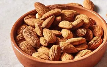 پوست بادام مضر است یا مفید؟