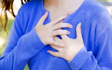 چه عواملی باعث بروز بیماری برونشیت حاد می‌­شوند؟