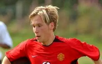  هافبک سابق منچستر یونایتد در راه استقلال