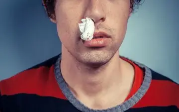  چه زمانی برای خون دماغ شدن باید به پزشک مراجعه کرد؟ 