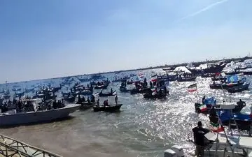 رژه ۳۱۳ شناور بسیج دریایی در اروند برگزار شد