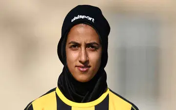 جنجال در اصفهان: حمله به فوتبالیستِ زن به دلیل پرسپولیسی بودن + عکس