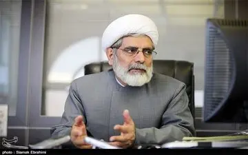 رهامی پرچم استقلال برافراشت