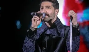 لب زدن حمید هیراد در اجرای زنده تأیید شد