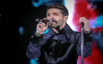 لب زدن حمید هیراد در اجرای زنده تأیید شد