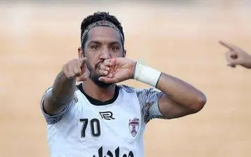 با برنامه دروازه استقلال خوزستان را باز کردیم/داور کارت های بی مورد بسیاری داد