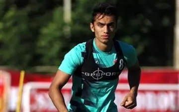 حمله وحشیانه خفت‌گیرها به هافبک پدیده
